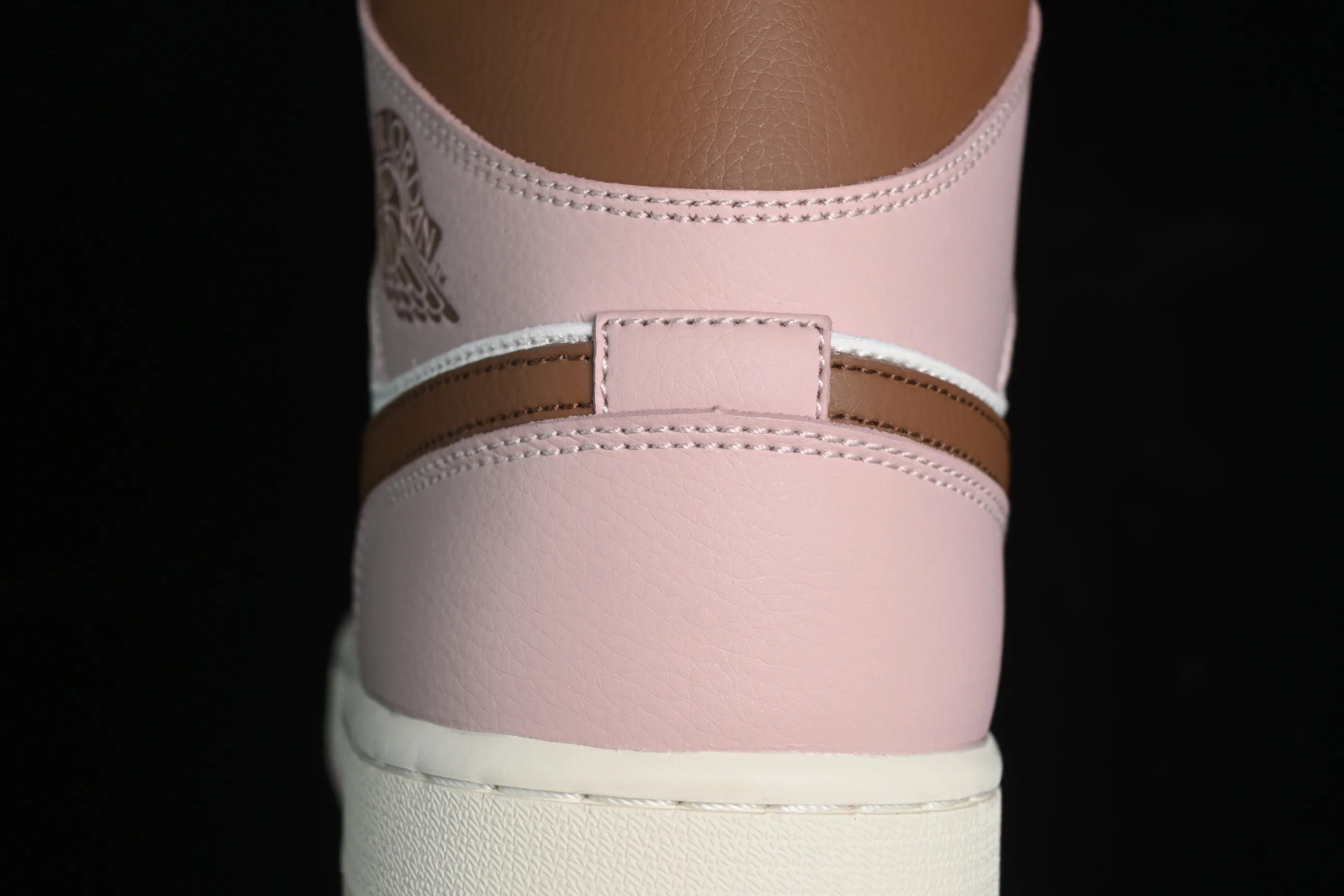 All categories Air Jordan Jordan series basketball shoes Air Jordan 1 Mid Air Jordan 1 Mid AJ1 Joe 1 khaki powder China basketball shoes BQ6472-620